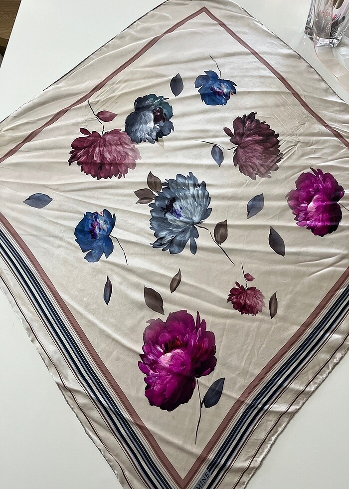 Armine ipek eşarp - Görsel 2