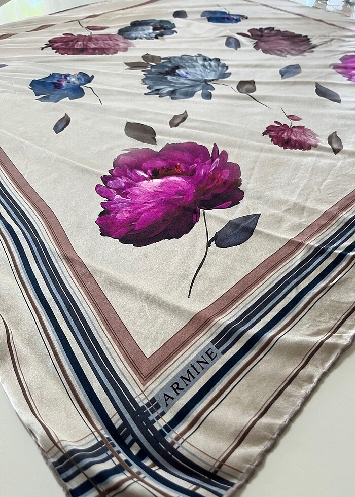 Armine ipek eşarp - Görsel 3