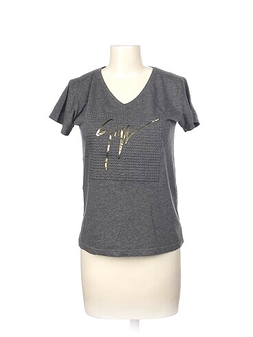 Diğer T-shirt %70 İndirimli.