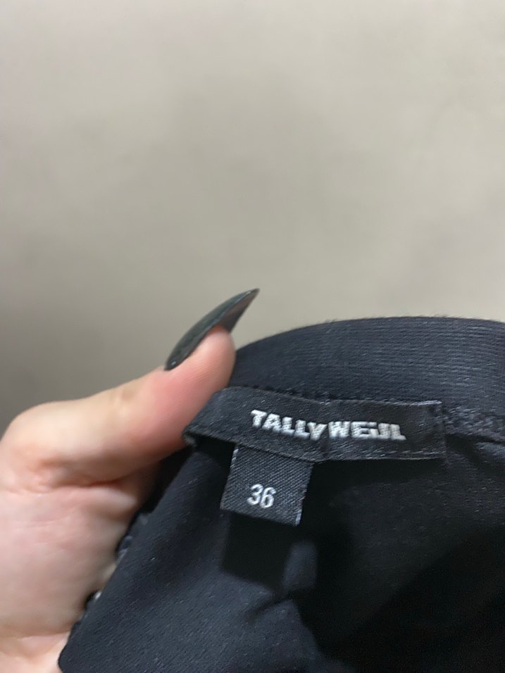 Boncuk İşlemeli Siyah Straplez Midi Elbise - Görsel 2