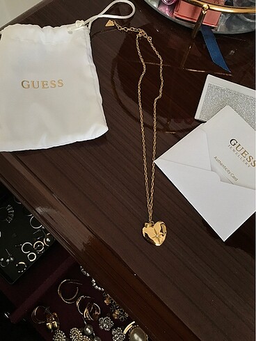 Guess kalpli kolye