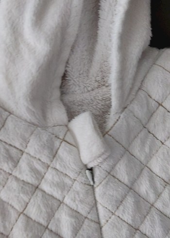 Kürk Detaylı Kapüşonlu Beyaz Bebek Tulumu - Görsel 2