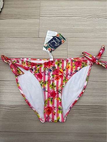 Suwen bikini altı