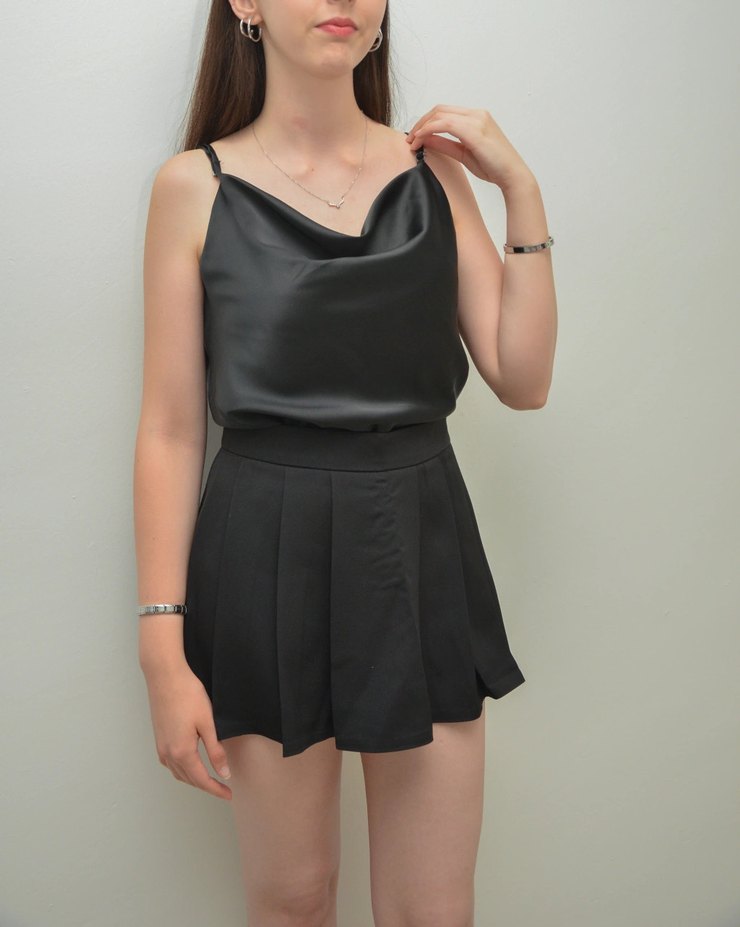 Parlak Siyah Dökümlü Kadın Bluz - Görsel 2