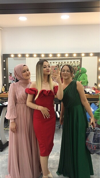 s Beden bordo Renk kırmızı şık elbise (rengi bordo ya çalan koyu bir kırmızı)