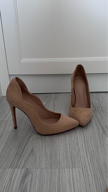 Ten rengi stiletto