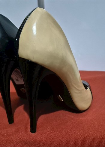 Sarı Siyah Rugan Stiletto Kadın Ayakkabı - Görsel 4