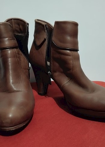 Kahverengi Tokalı Kadın Topuklu Bot - Görsel 5