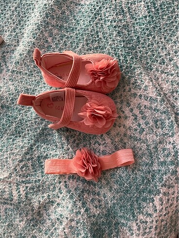 Pembe bebek ayakkabısı