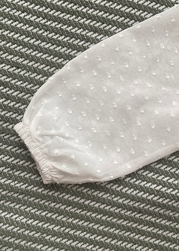 Kız bebekler için beyaz uzun kollu nakışlı gömlek - Görsel 4