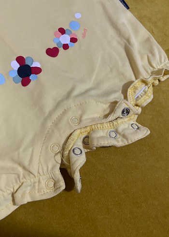 Sarı Desenli Fırfırlı Bebek Tulum - Görsel 2