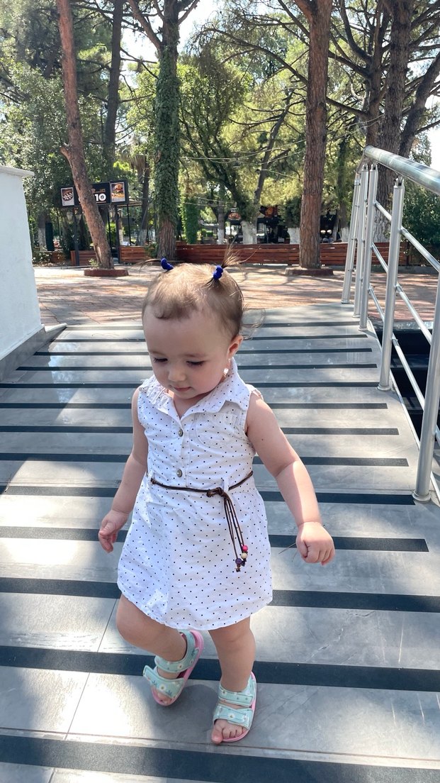 Kız Çocuk Beyaz Puantiyeli Kolsuz gömlek Elbise - Görsel 2