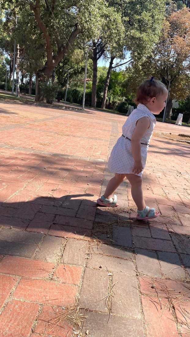 Kız Çocuk Beyaz Puantiyeli Kolsuz gömlek Elbise - Görsel 4