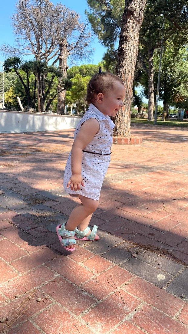 Kız Çocuk Beyaz Puantiyeli Kolsuz gömlek Elbise - Görsel 5