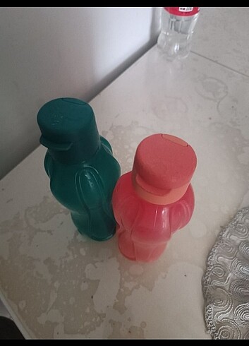 Tupperware 2 suluk kullanıma baglı çizimleri var