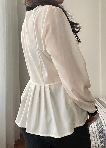 Dantel Detaylı Beyaz Mini Bluz - Görsel 4