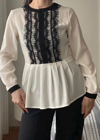 Dantel Detaylı Beyaz Mini Bluz - Görsel 2