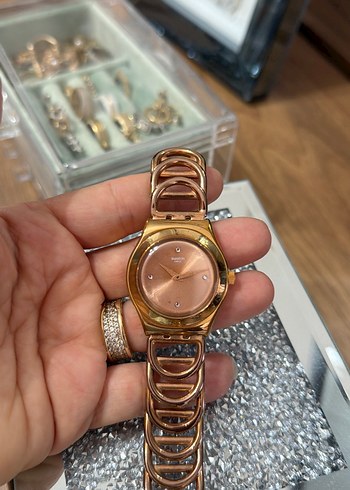 Swatch Zincir Detaylı Parlak Altın Kadın Saati,