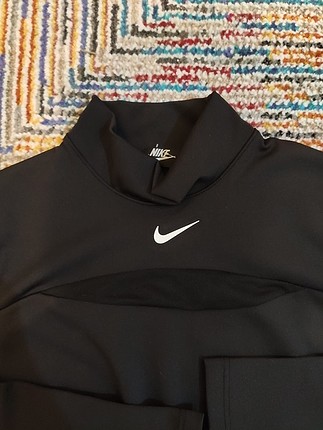 Nike Dalgıç Kumaş Tüllü Bustiyer
