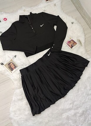 Nike Pileli Etek İçi Şortlu Büstiyer Takım
