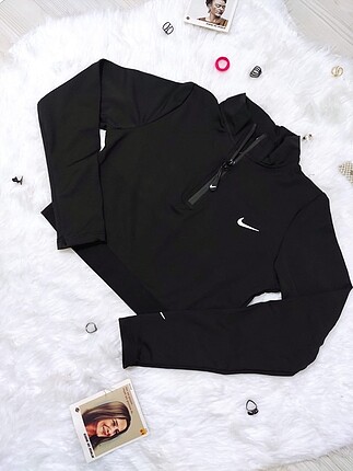 l Beden Nike Likralı Büstiyer Fermuarlı Baskılı S beden 70 75 oluyor #ad