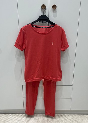 Pembe pijama takımı