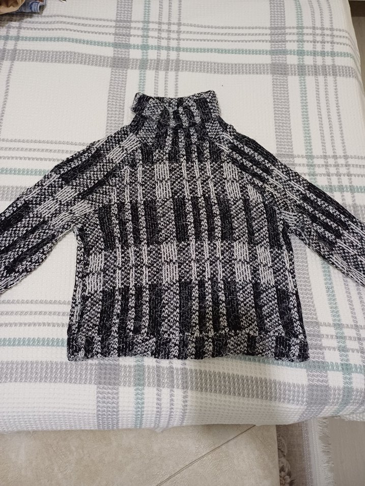 Siyah- Beyaz Boğazlı Triko Kazak - Görsel 4