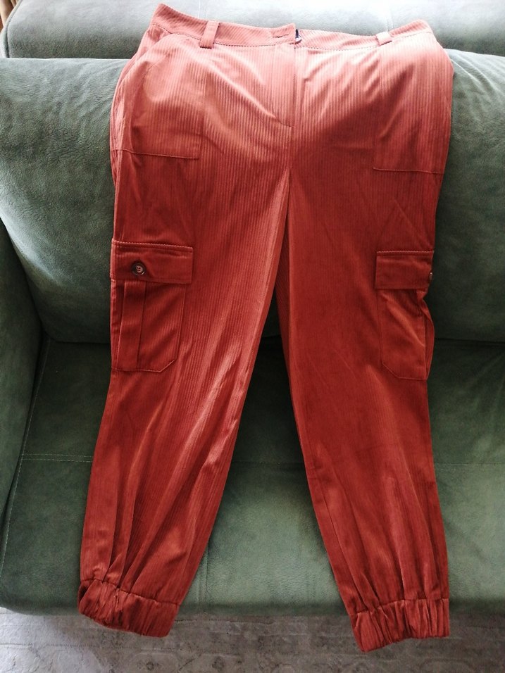 Tarçın rengi, fitilli kadife kadın kargo pantolon. - Görsel 4