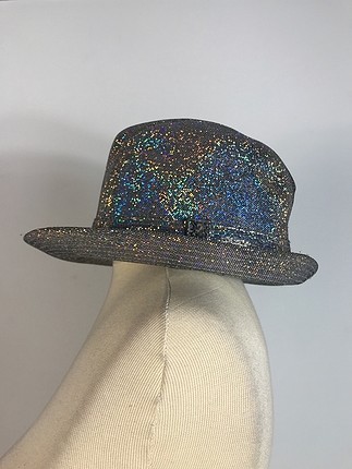 Işıltılı Şapka