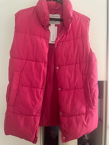 BERSHKA FUŞYA ŞİŞME YELEK