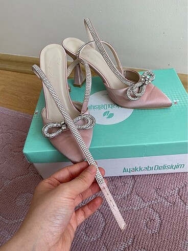 36 Beden Taşlı Stiletto
