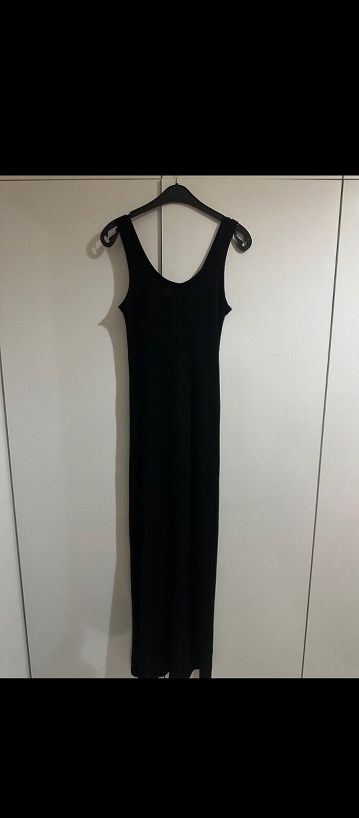 Siyah Uzun V Yaka Kolsuz Elbise - Görsel 2