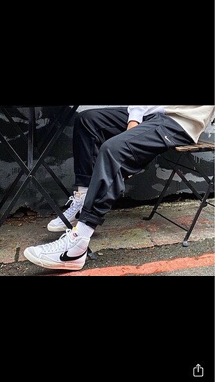 Nike mid 77