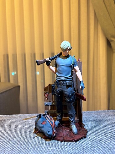 Resedent Evil Leon S. Kenndy Figür - Görsel 6