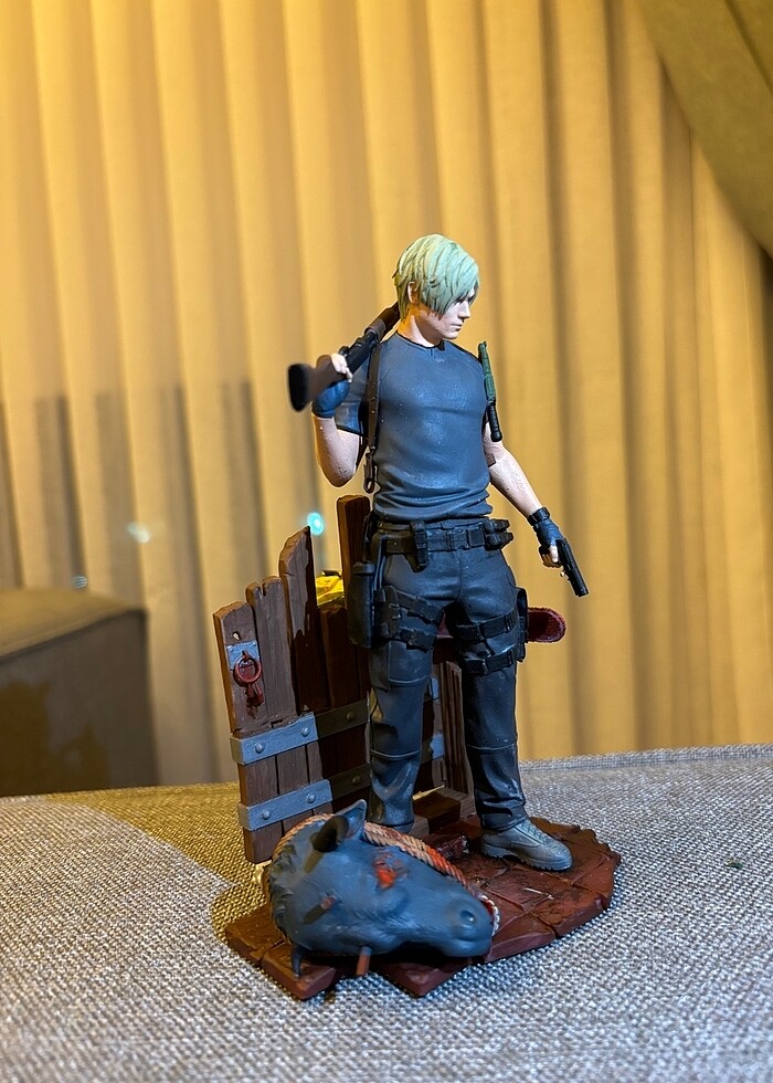 Resedent Evil Leon S. Kenndy Figür - Görsel 2