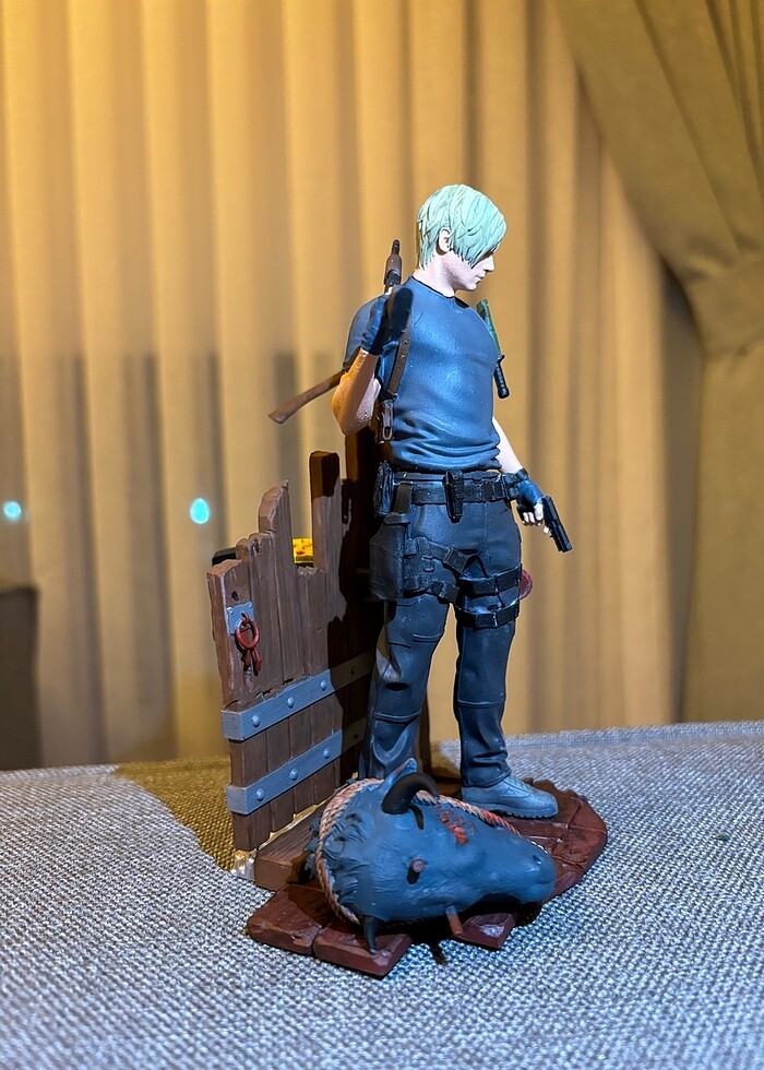 Resedent Evil Leon S. Kenndy Figür - Görsel 4