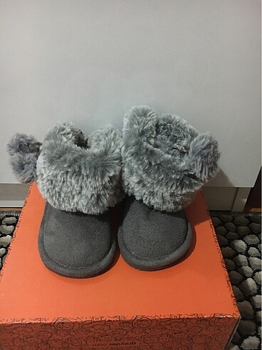 18-19 numara H&M marka ev botu