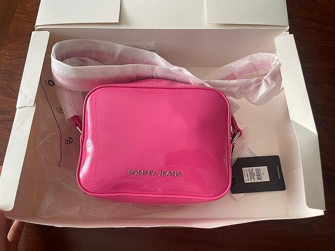 Pembe kol çantası