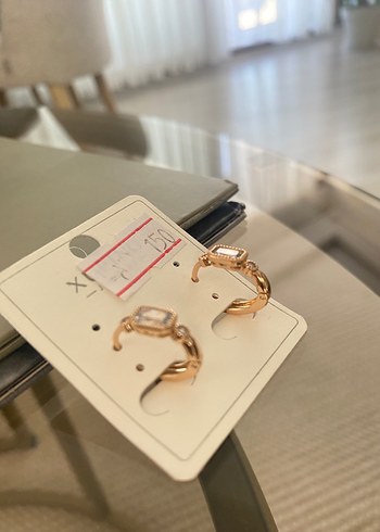 Zincir Detaylı Mini Altın Küpe