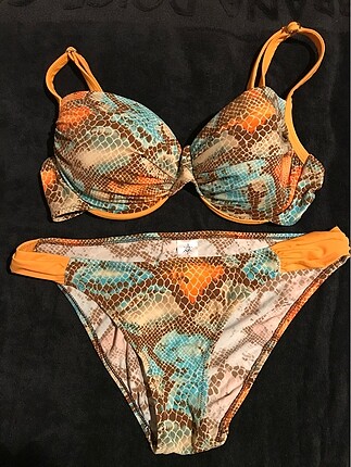 Yılan desenli bikini