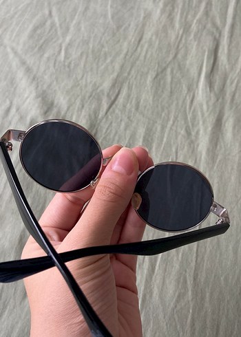  Beden Yuvarlak Gri Minimalist Kadın Güneş Gözlüğü