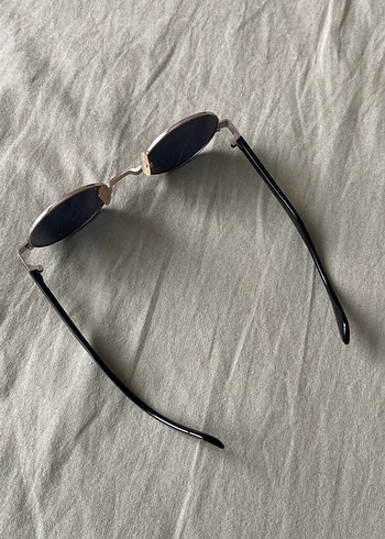 Ray Ban Yuvarlak Gri Minimalist Kadın Güneş Gözlüğü