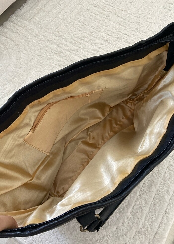 Siyah çanta - Görsel 3