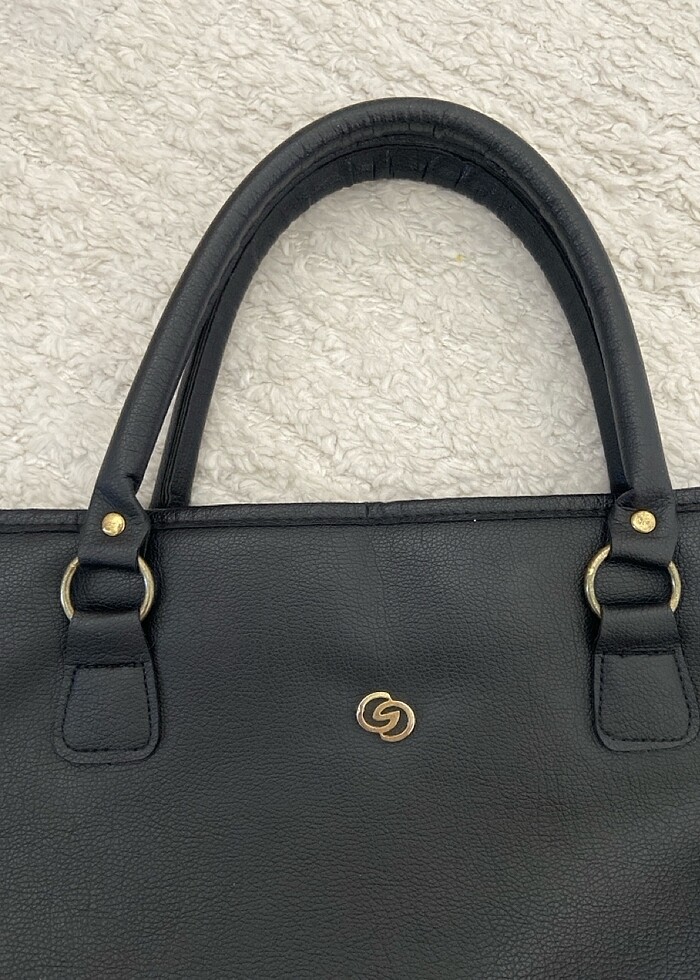 Siyah çanta - Görsel 2