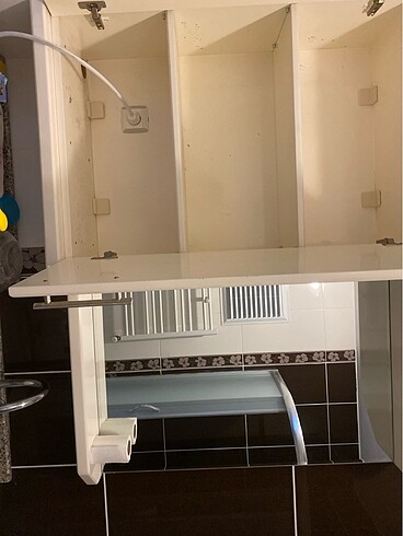 Beden ten rengi Renk Banyo dolabı