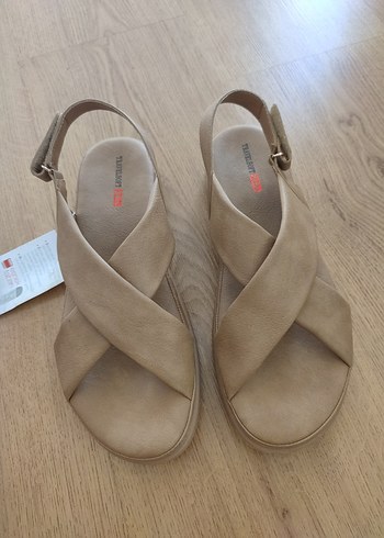 Bej Süet Kadın Dolgu Topuklu Sandalet