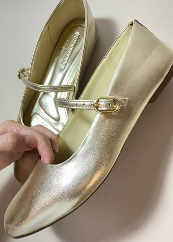 38 Beden altın Renk Stradivarius Altın Rengi Tokalı Stiletto Kadın Babet