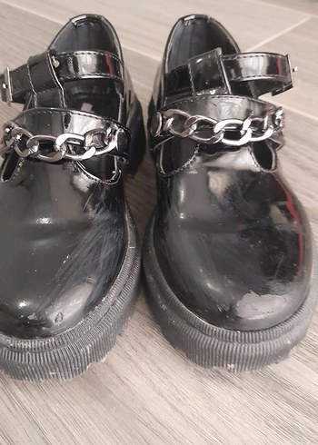 Minipicco Parlak Siyah Zincirli Kız Loafer Ayakkabı - Görsel 4