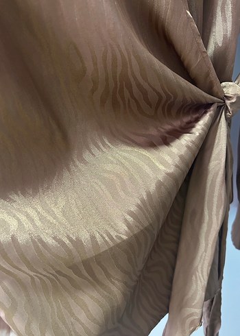 Kadın Kahverengi Saten V Yaka Bluz - Görsel 2