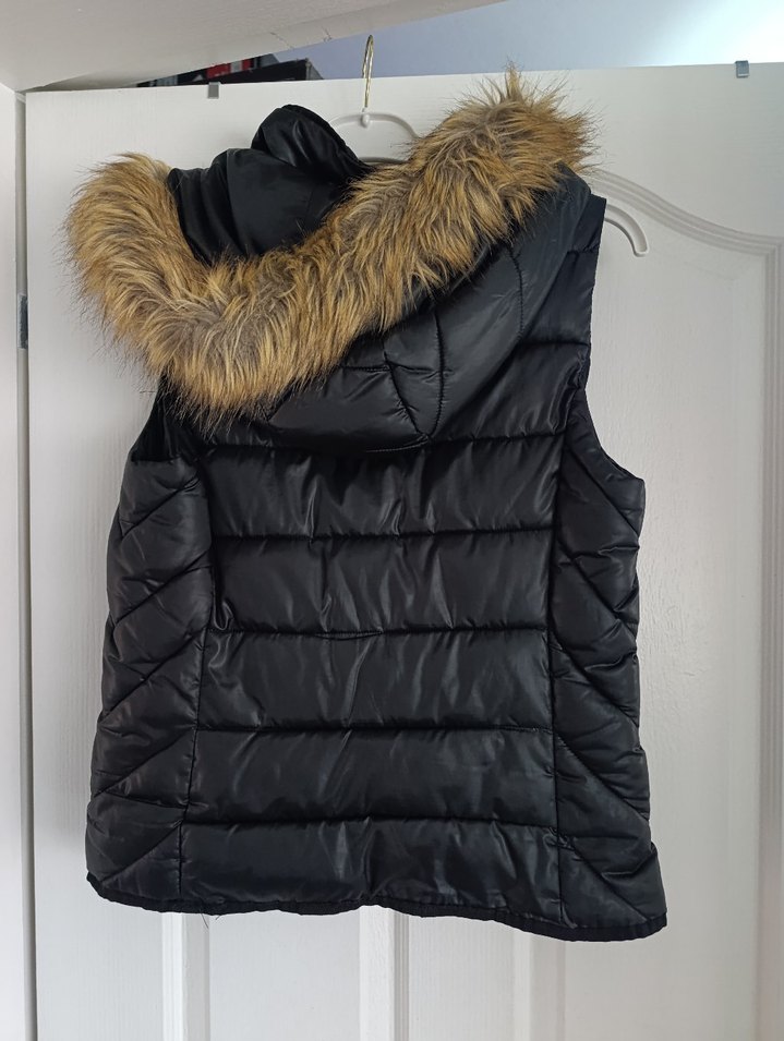 Siyah Kürklü Düğmeli Kadın Yelek - Görsel 3